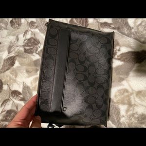 Coach everything pouch